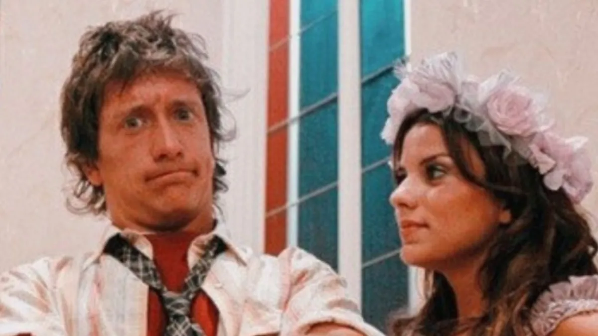 La escena vintage de Casi Ángeles donde Nicolás Vázquez anticipó, con un “venado”, una infidelidad