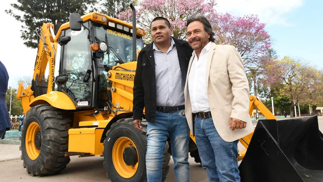 De la máquina pesada a la melodía: Sáenz invierte en obras y cultura en Urundel