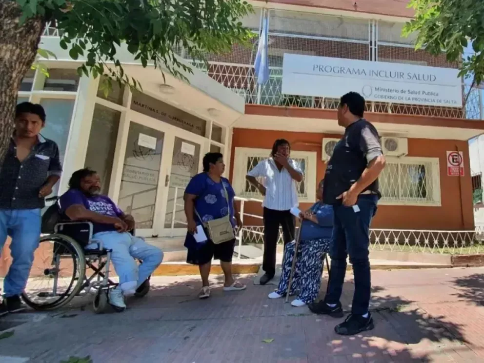 Reclamos en Salta: Familiares de afiliados a Incluir Salud se movilizan por recortes