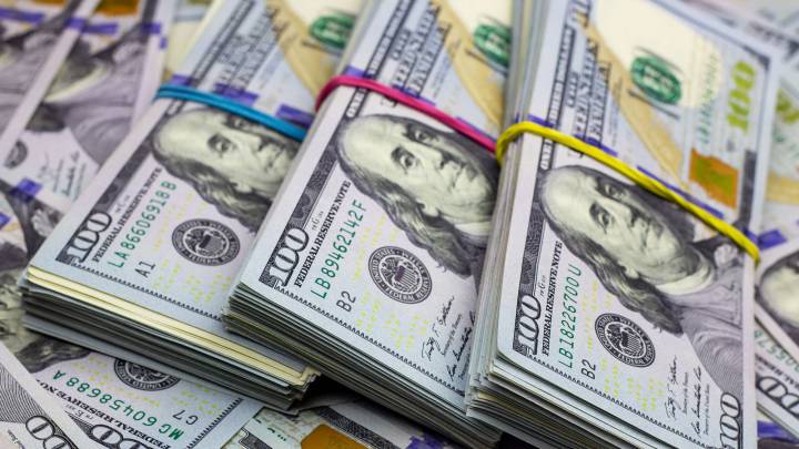 La tormenta perfecta: caída económica, inflación en alza y el Banco Central pierde reservas