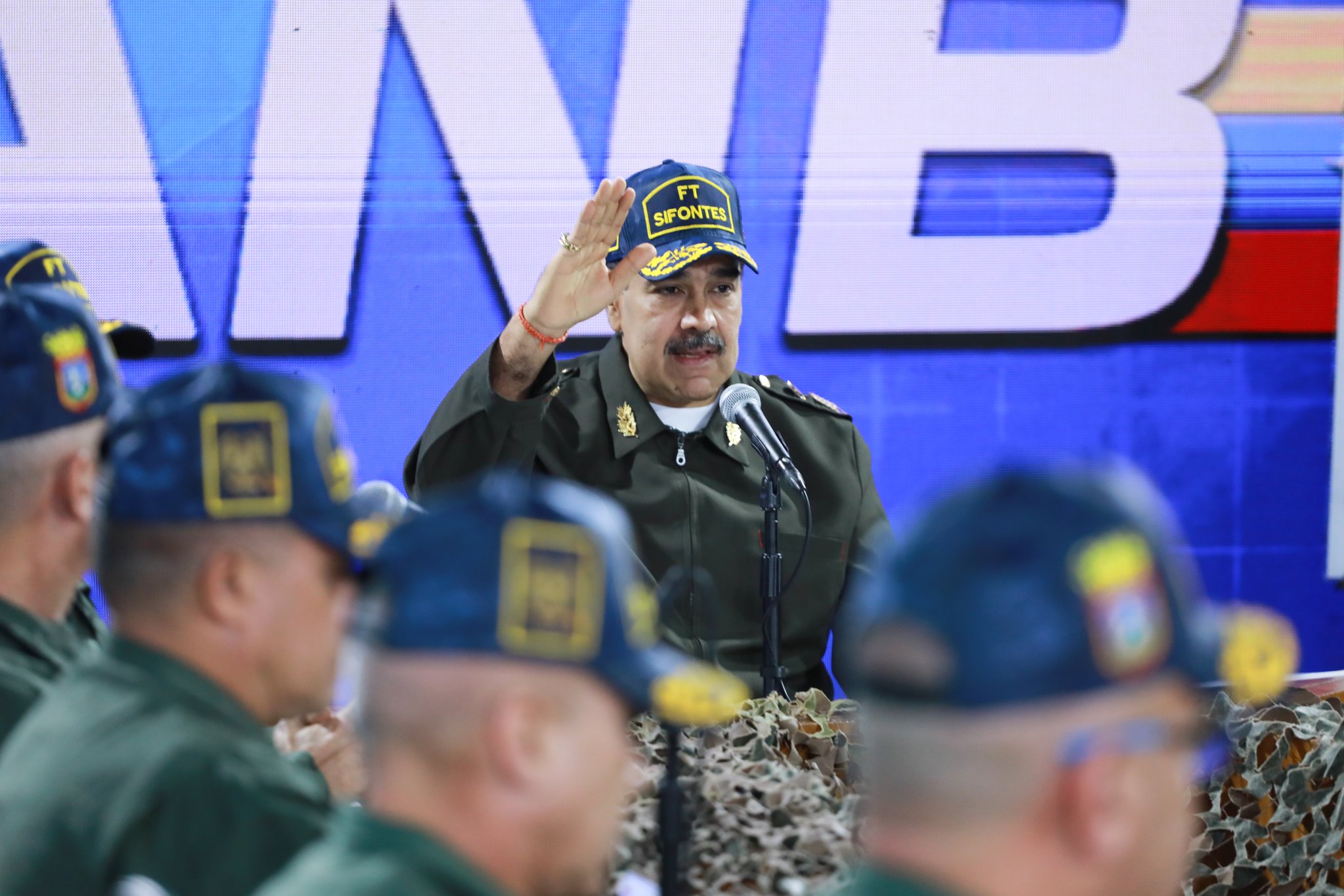 Escalada de tensión: Venezuela se prepara para un conflicto militar tras el despliegue de misiles de EE.UU.