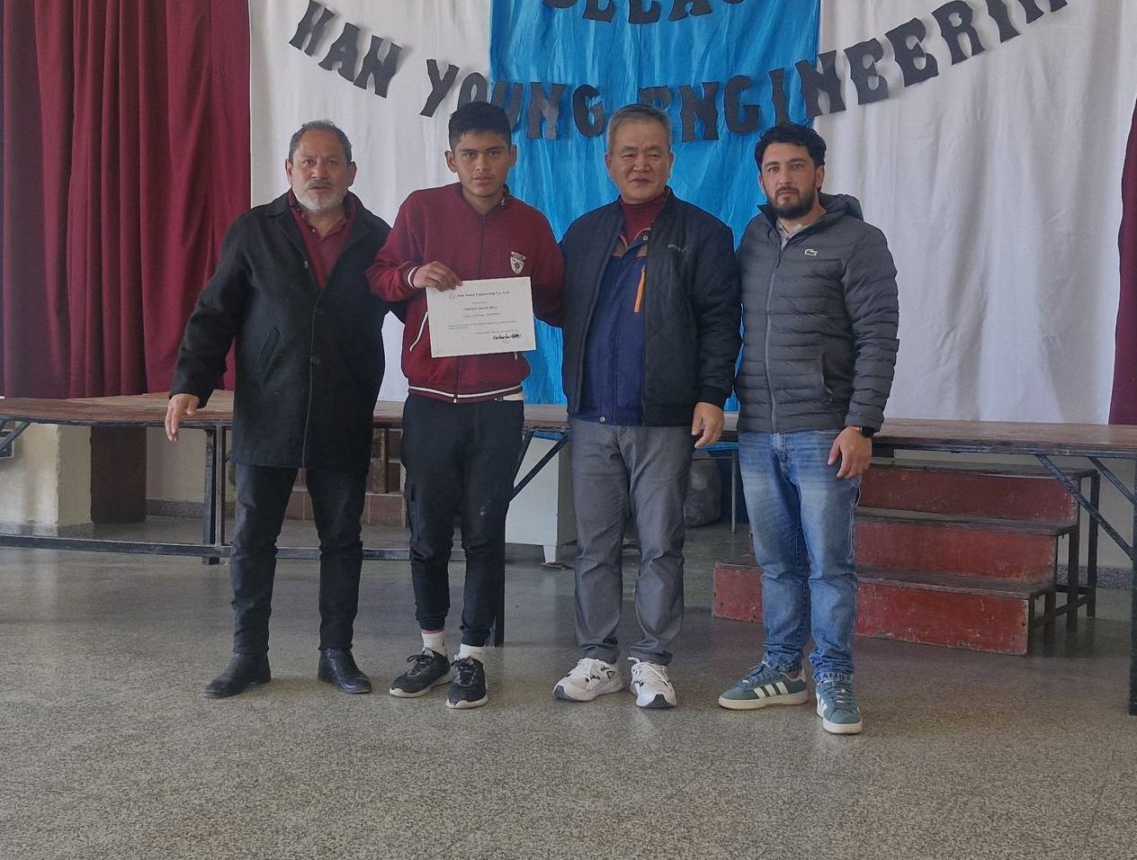 El futuro en marcha: 15 estudiantes de Campo Quijano reciben becas de Han Young