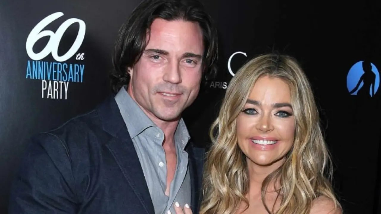 Dennis Richards se divorcia de su segundo esposo, Aaron Fipers, después de 7 años de matrimonio