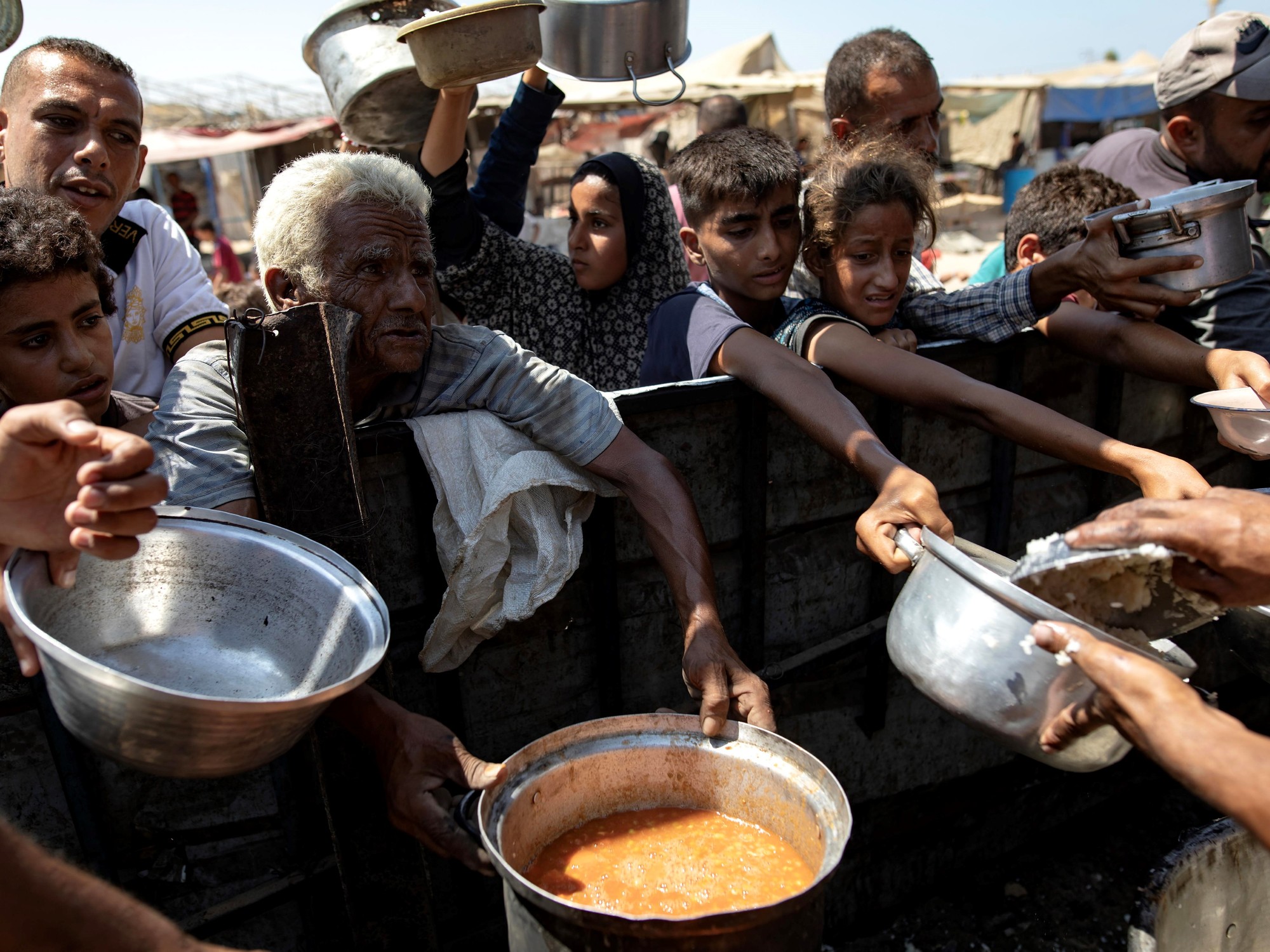 Hambre en Gaza: La ONU advierte una crisis sin precedentes, mientras Israel desmiente la hambruna