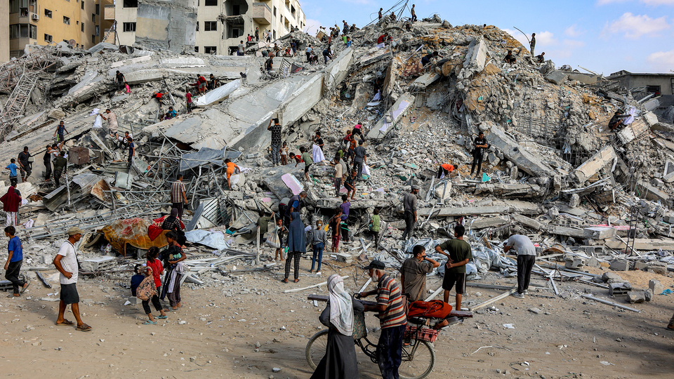 Gaza enfrenta una doble tragedia: más de 60 muertos por bombardeos y la crisis de hambre se agrava