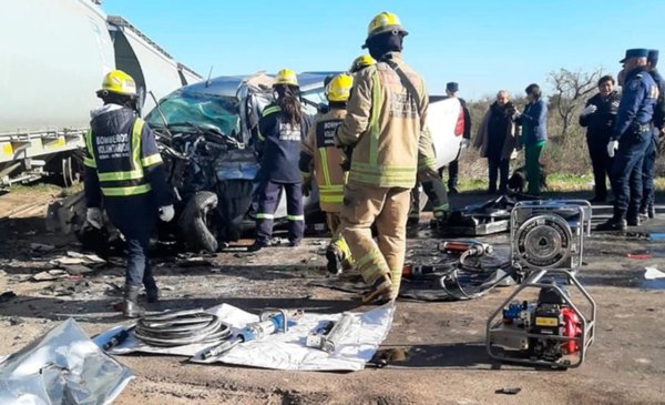 Tragedia en Entre Ríos: tres personas de Copetonas fallecieron al chocar una camioneta y un tren