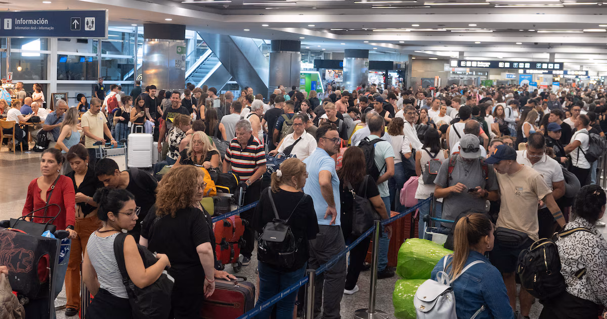 Un nuevo día de caos en los cielos: El paro de controladores aéreos afecta a más de 15.000 pasajeros