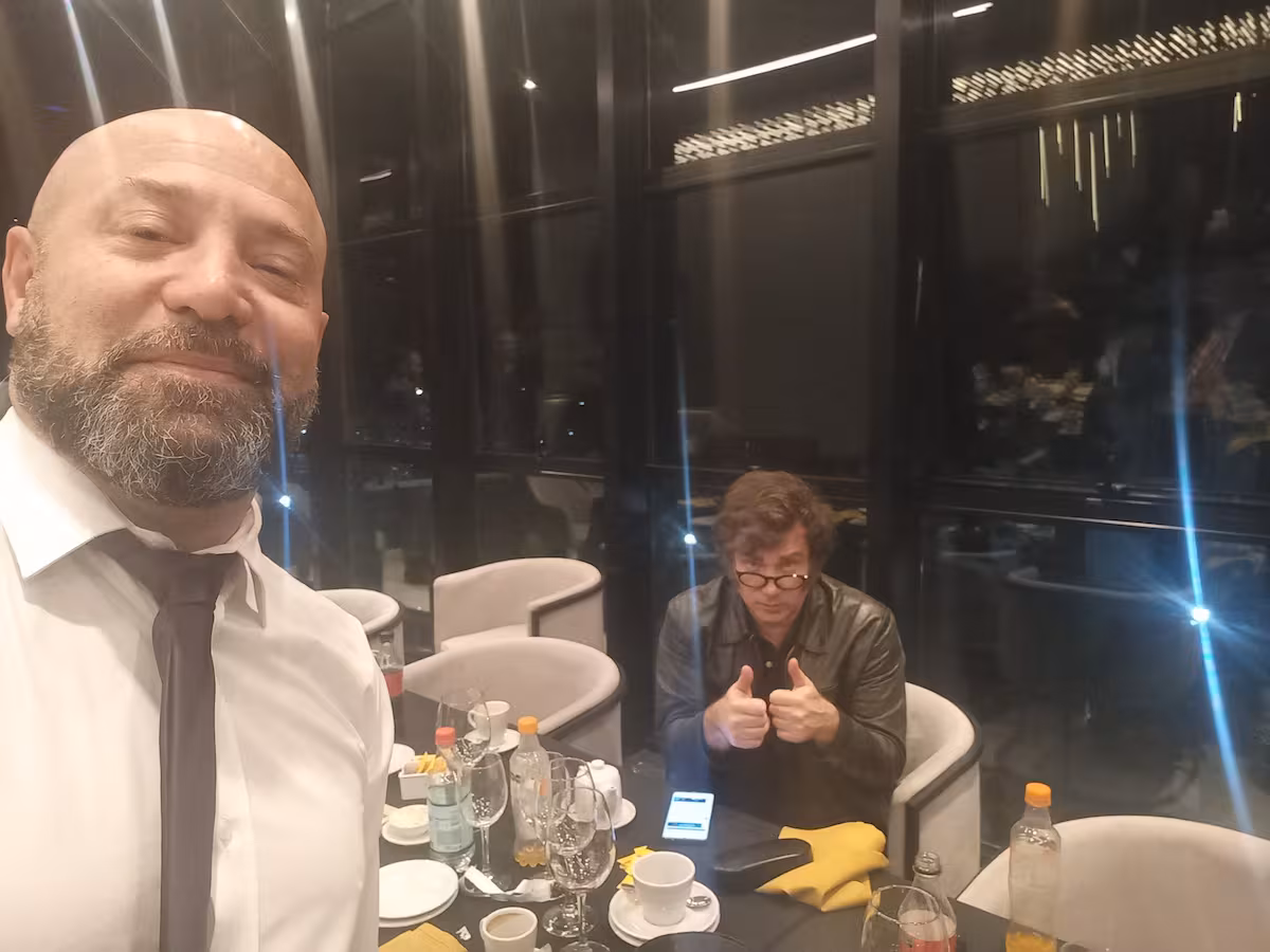 Milei guarda silencio sobre el caso Spagnuolo y se lanza a la campaña bonaerense en Junín