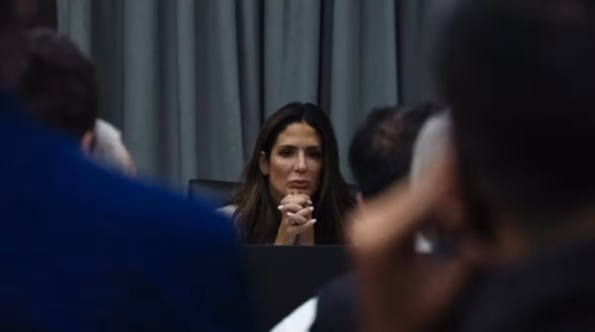 Jueza Makintach le envió a su esteticista el tráiler de “Justicia Divina” un día después de que comenzara el juicio