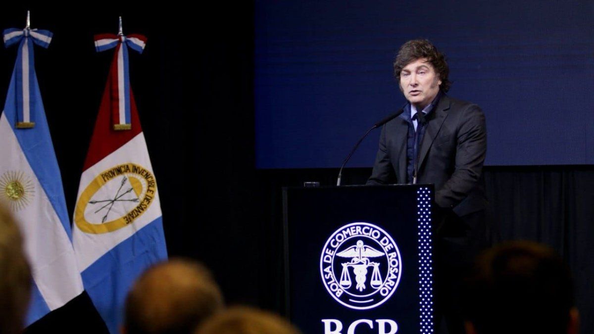 Milei cierra una semana difícil en el Congreso con un discurso en la Bolsa de Comercio de Rosario