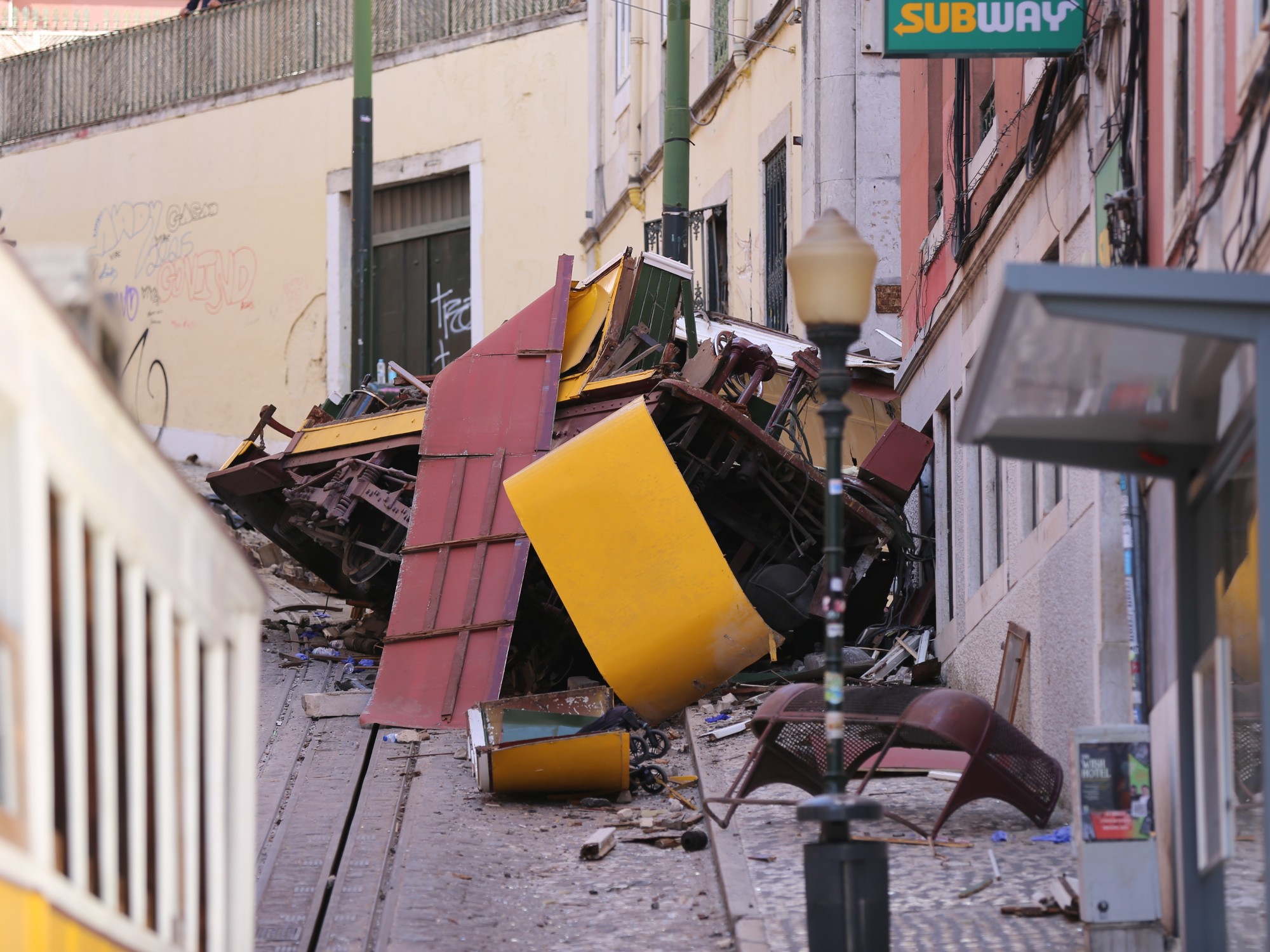 Tragedia en Lisboa: confirman que una falla en el cable subterráneo y un freno insuficiente causaron el accidente del funicular