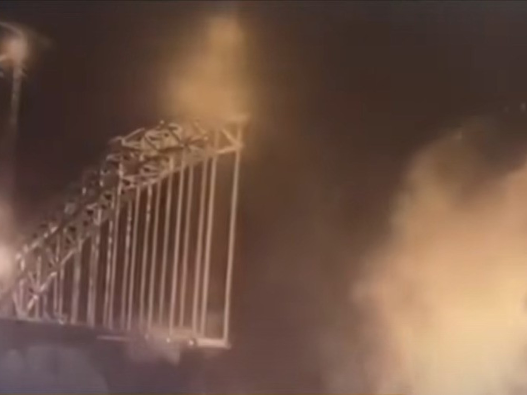 Tragedia en China: al menos 12 muertos y 4 desaparecidos por el derrumbe de un puente