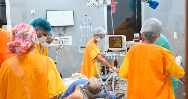 Hito médico en Córdoba: Hospital público realiza pionera cirugía cerebral con pacientes despiertos
